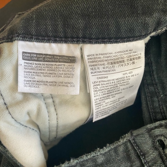 Vintage Levi’s 511 Black distressed jean shorts - Picture 8 of 14